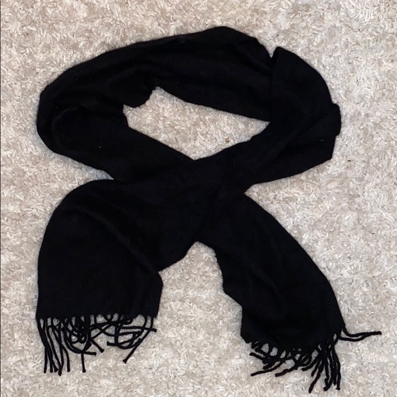 Women’s cashmere black scarf. OS. Used.